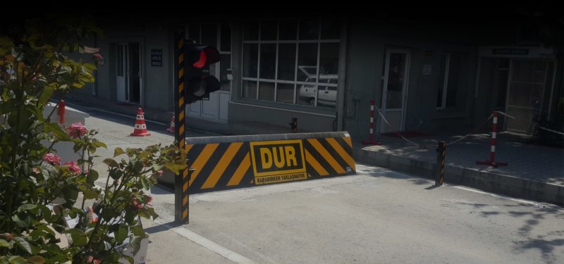 ROAD BLOCKER
